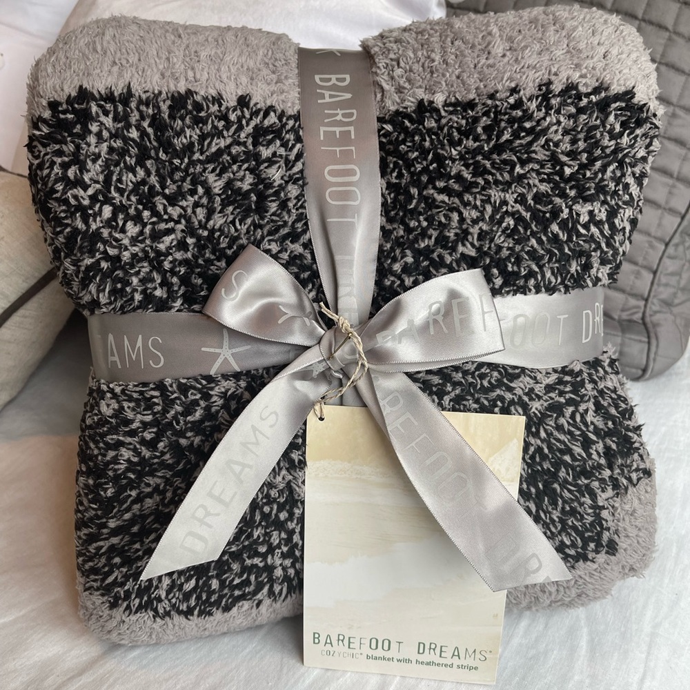 NWT Barefoot Dreams Blanket